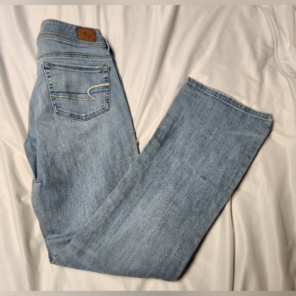 AMERICAN EAGLE kickboot jeans. Size 8